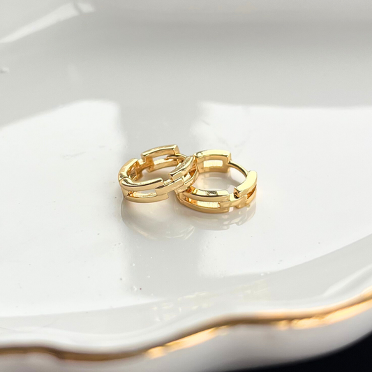 Timeless Gold Elegance Hoop Earrings