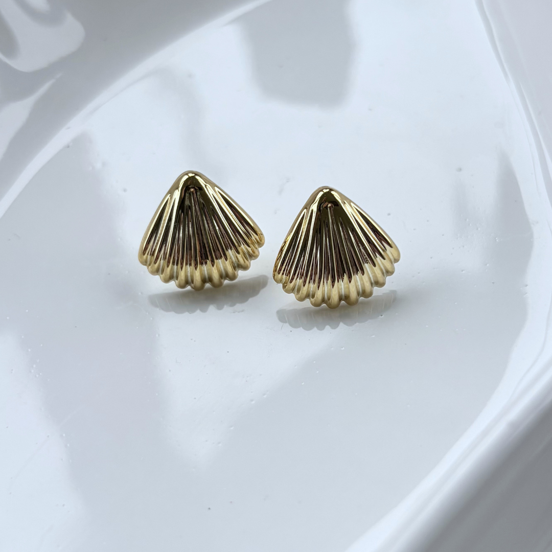Seaside Classic Gold Shell Stud Earrings