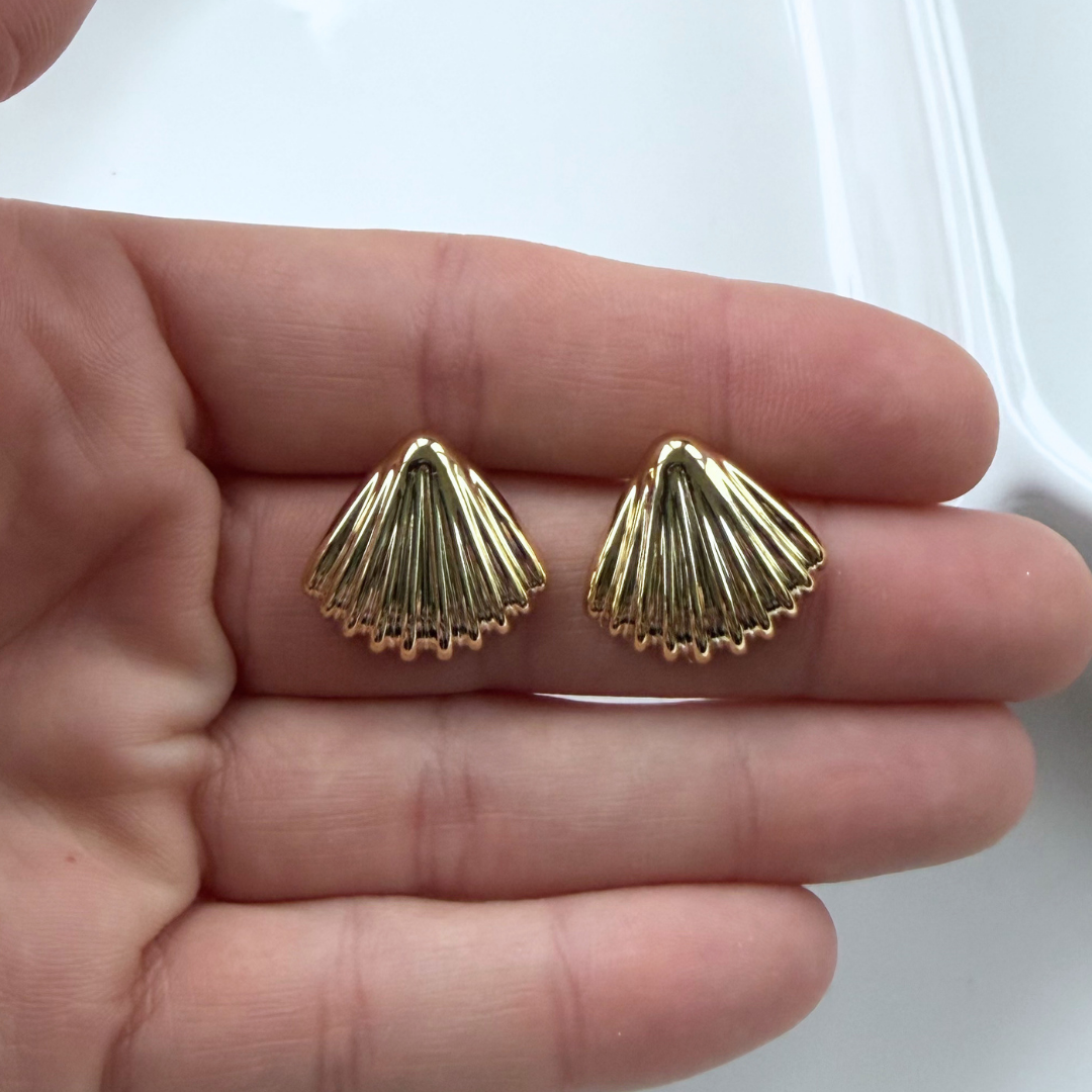 Seaside Classic Gold Shell Stud Earrings