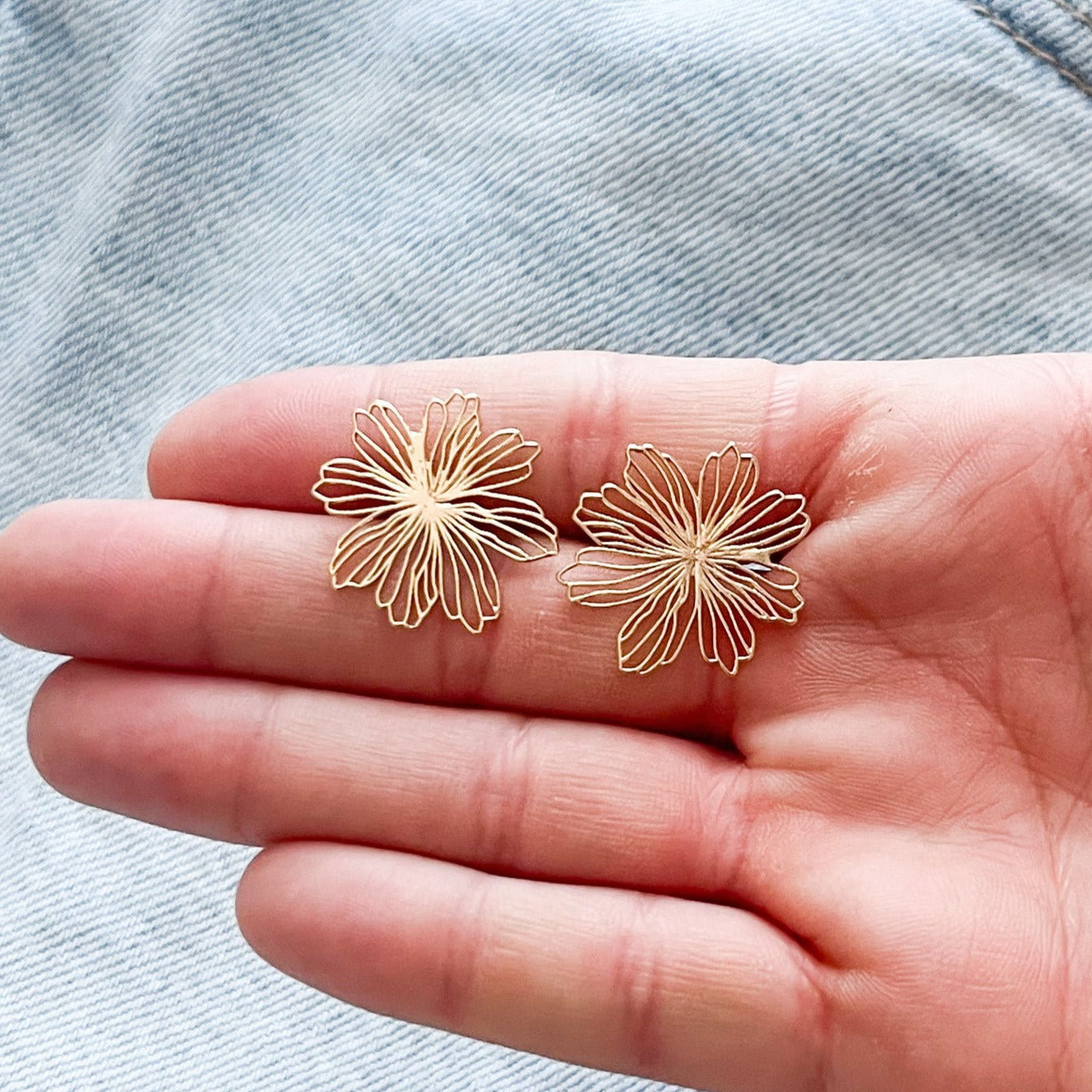 Golden Seaside Flower Stud Earrings