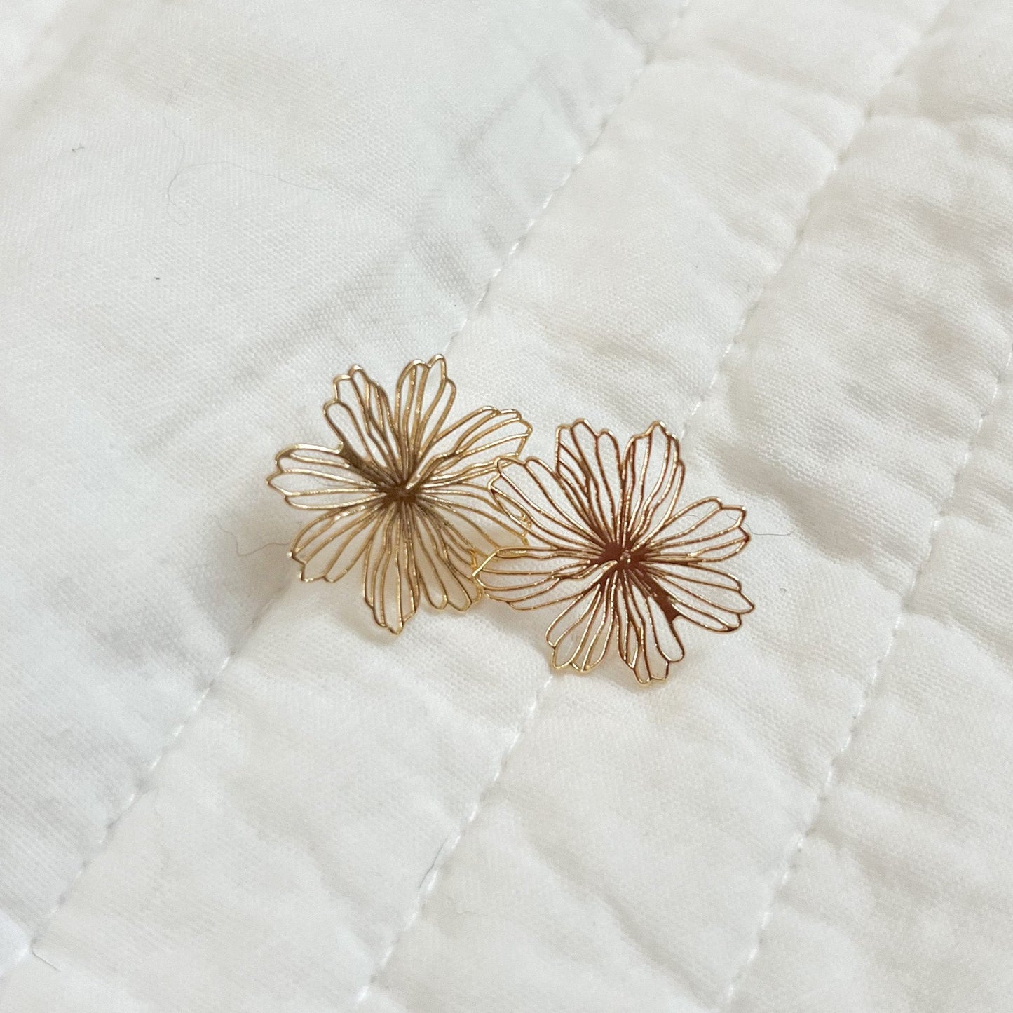 Golden Seaside Flower Stud Earrings