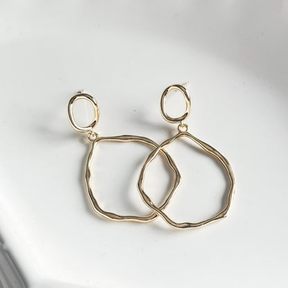 Minimalist Sol Gold Hoop Earrings