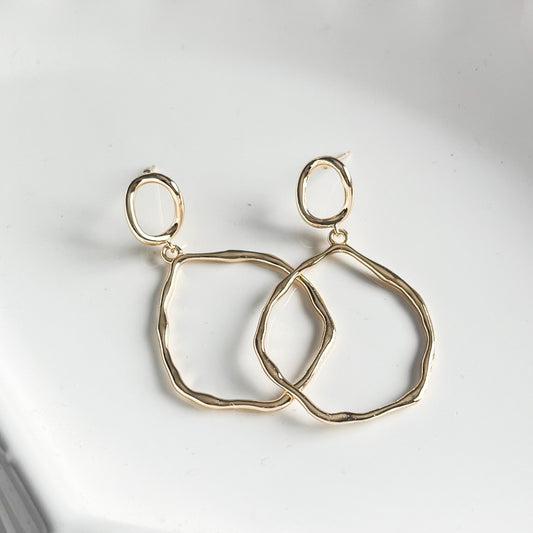 Minimalist Sol Gold Hoop Earrings
